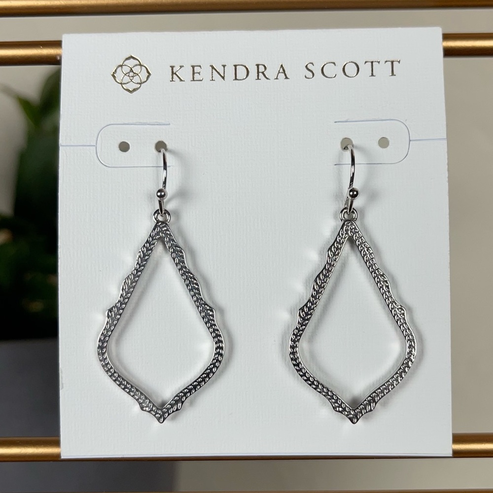 Kendra Scott Sophee Drop earrings.